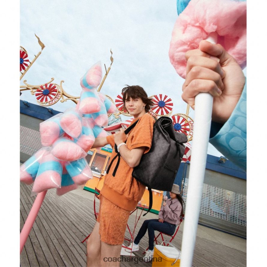 Coach hombres Mochila Beck con parte superior enrollable en lona de firma carbón L82882685